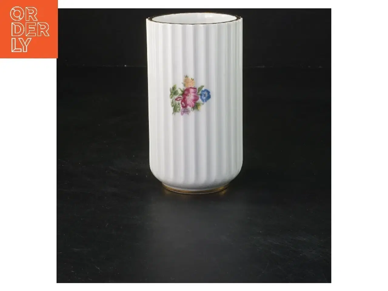 Billede 1 - Lyngby vase med blomstermotiv (str. 12 cm)