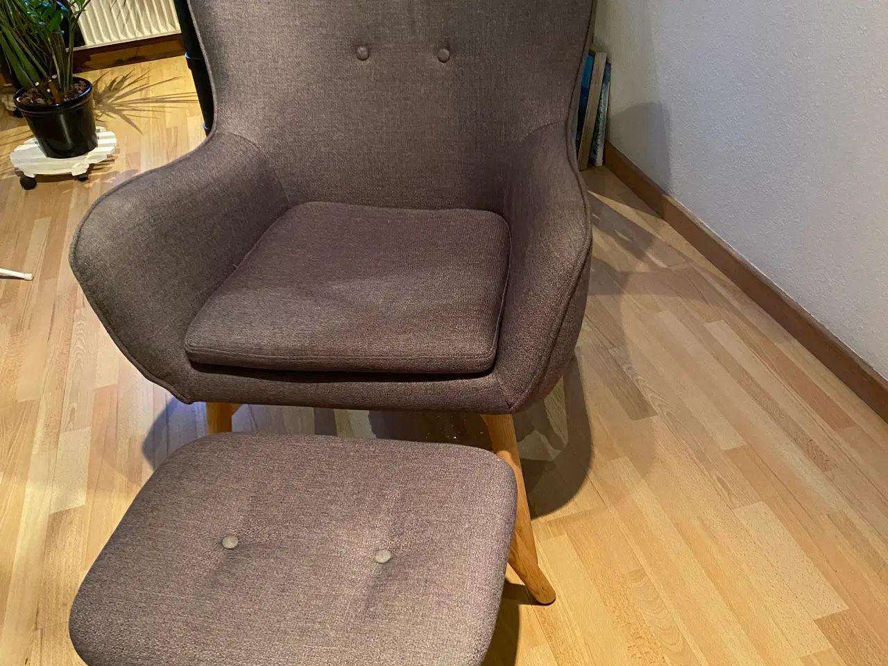 Billede 1 - Grå lænestol med fodskammel