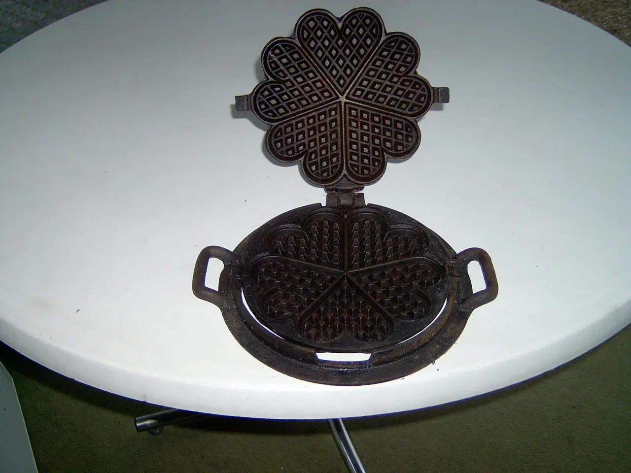 Billede 2 - Støbejernsrist , gammel Voss støbejerns vaffeljern