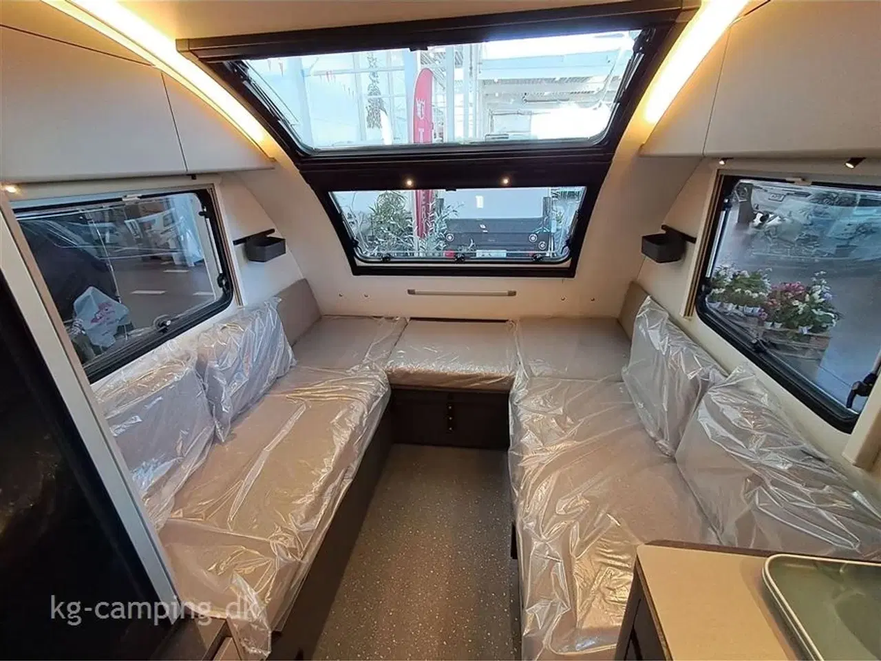 Billede 7 - 2026 - Adria Action 391 LH Sport   2026 Nyhed - Action 391 LH SPORTS med TRUMA Combi 4 E og lyst hyndestof