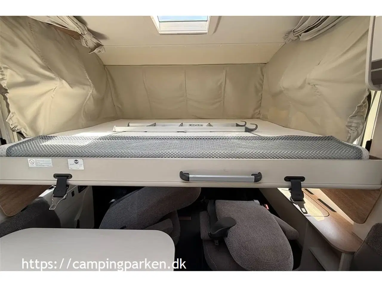 Billede 6 - 2020 - Dethleffs   Sjælden udbudt camper med lave enkeltsenge og badeværelse i hele bagenden