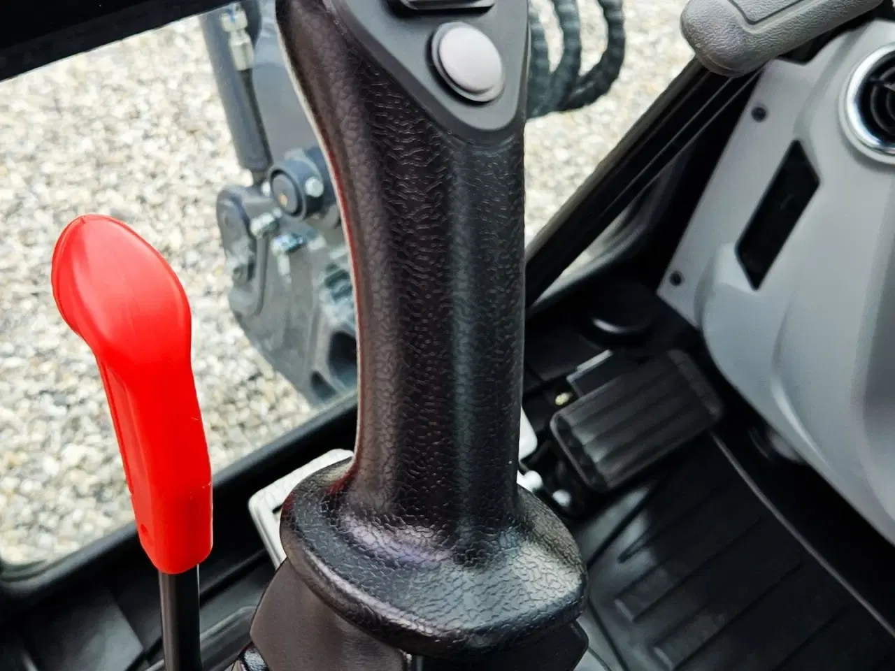 Billede 15 - Eurotrac HE26-SR / fabriksny / Engcon rotortilt / Yanmar motor / skovlsæt