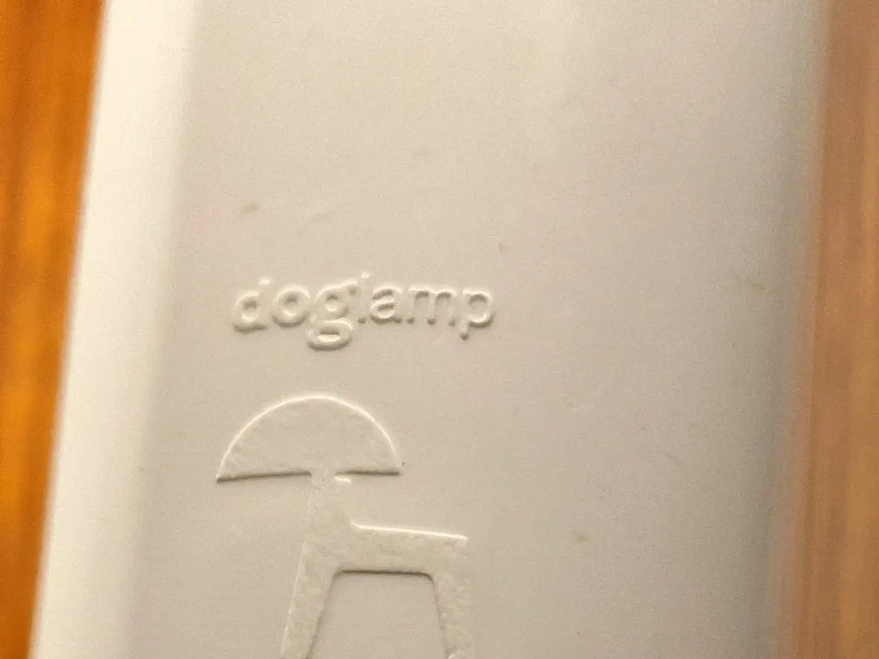 Billede 9 - "Dog lamp" designet af Chaiyut Plypetch. 