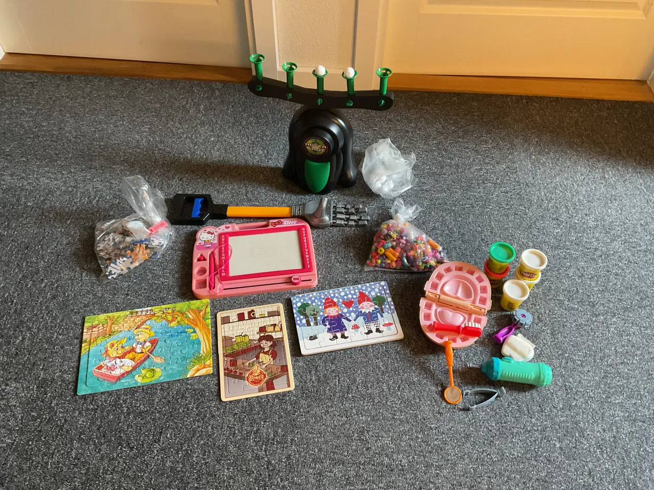 Billede 1 - Blandet legetøj: Lego, puslespil, tandlægesæt mm