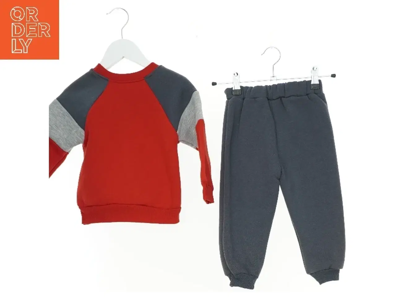 Billede 2 - Sæt børnetøj (str. 92 cm)