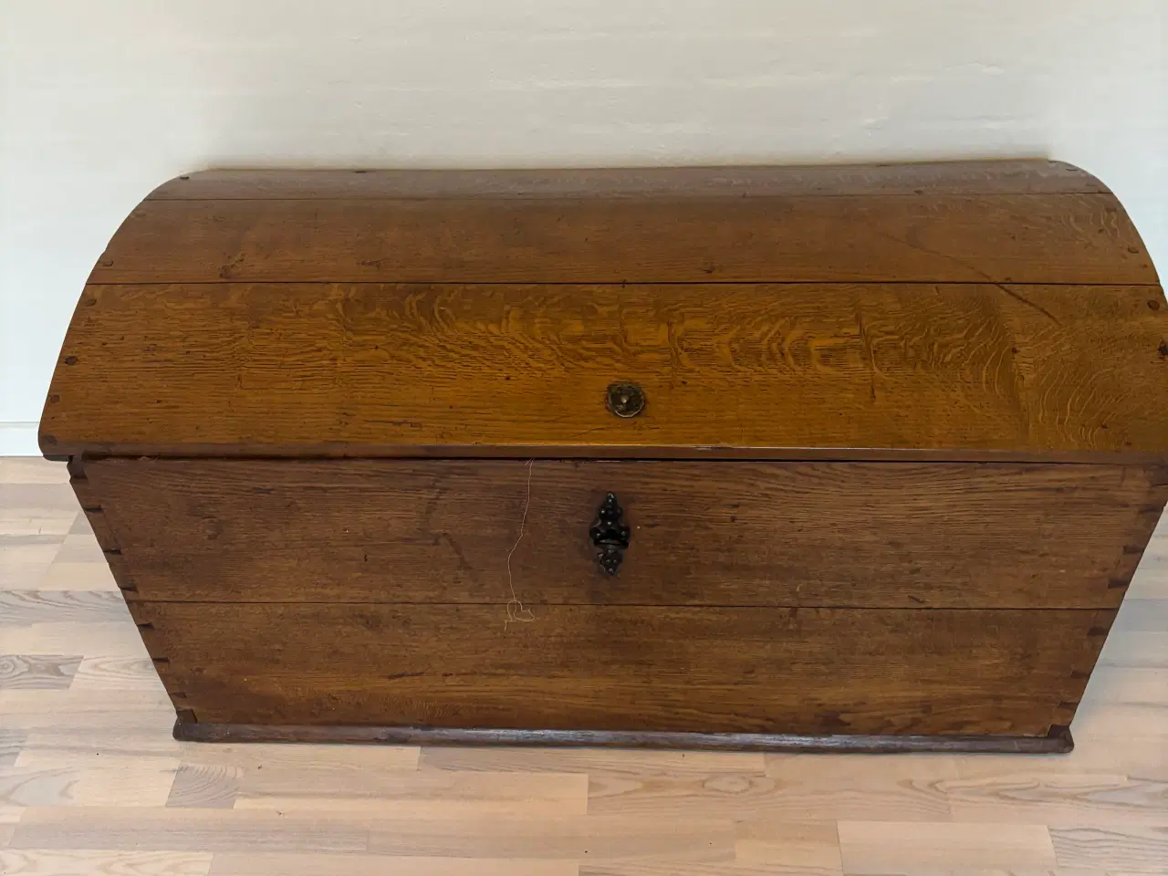 Billede 2 - Smuk rummelig gammel dragkiste