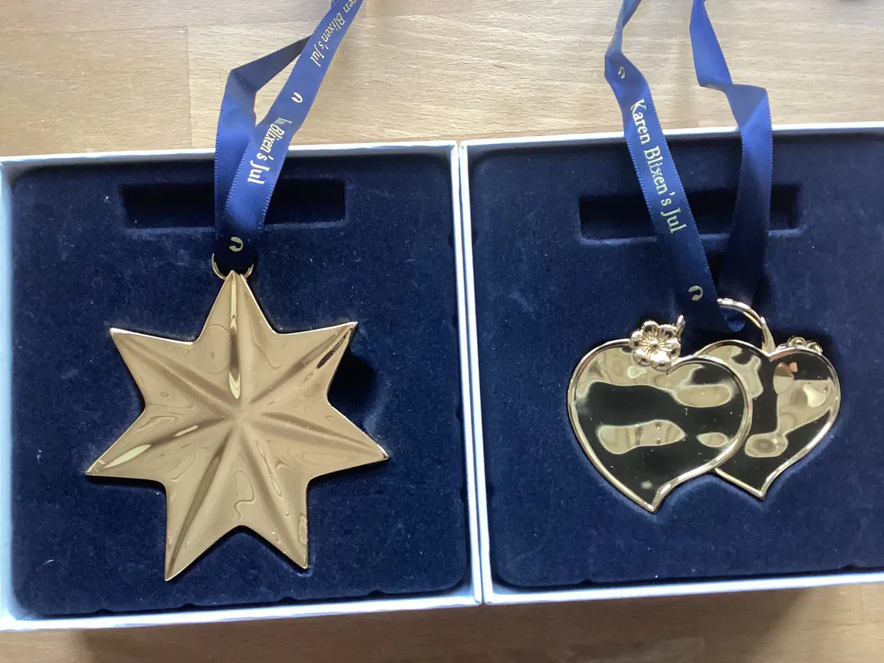 Billede 1 - Karen Blixen forgyldt julepynt. 