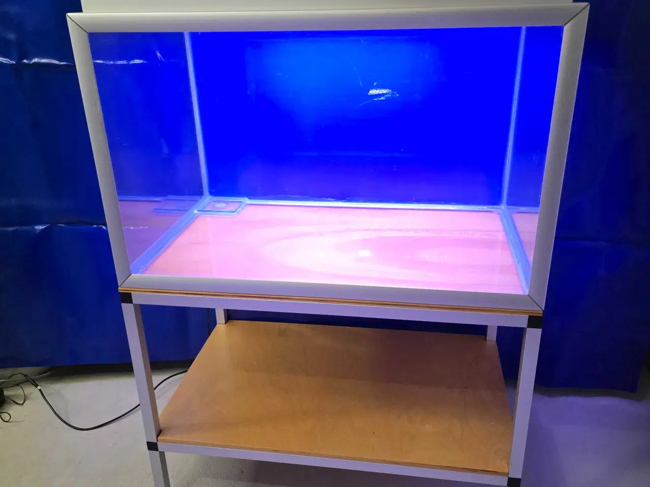 Billede 2 - Akvarie 200 liter med bord.