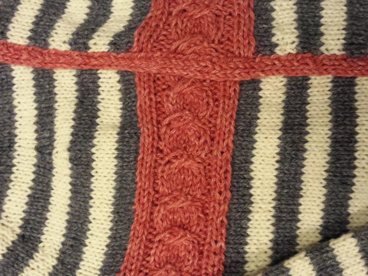 Billede 5 - håndlavede baby cardigan sweater, str. 80