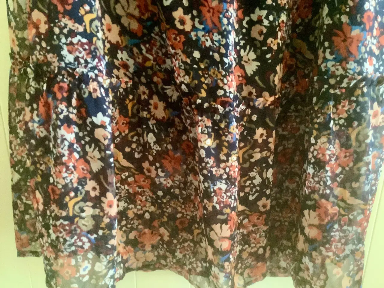 Billede 5 - Lang nederdel med blomster fra Saint Tropez.