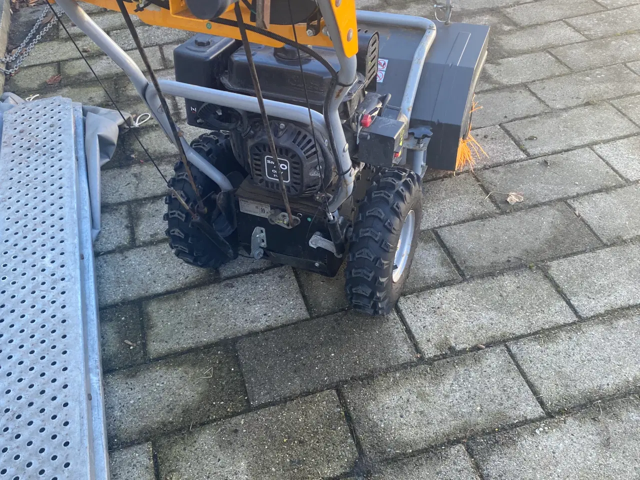 Billede 3 - stiga fejemaskine med el start