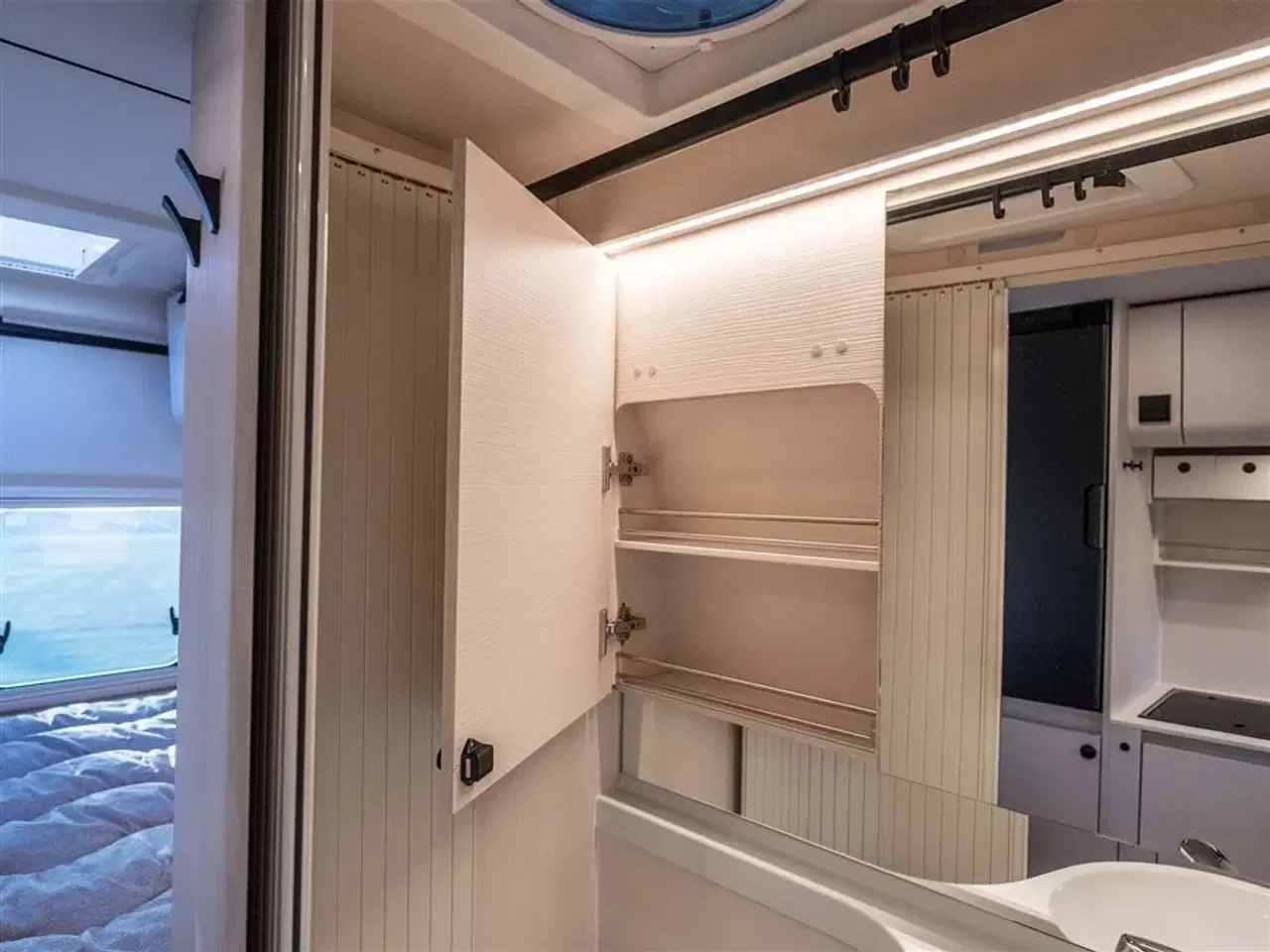 Billede 22 - 2026 - Tourne 6.0 Select aut. gear - Black - 180HK   Tournes topmodel