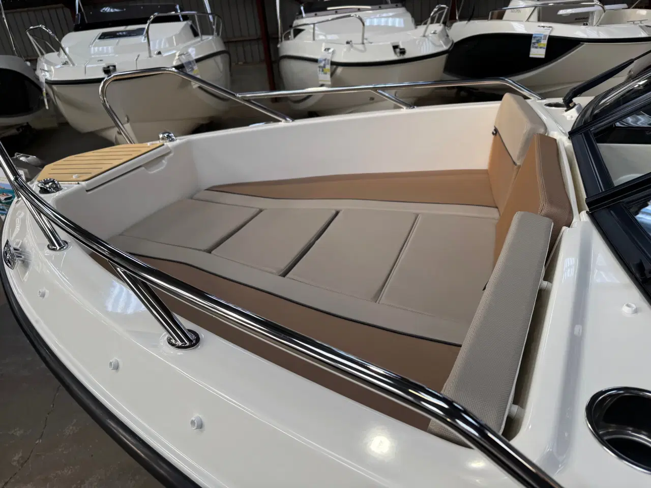 Billede 4 - Quicksilver Activ 555 Bowrider med F115 Mercury-EFI ProXS 4 takt 2,1L - Flot udstyret.