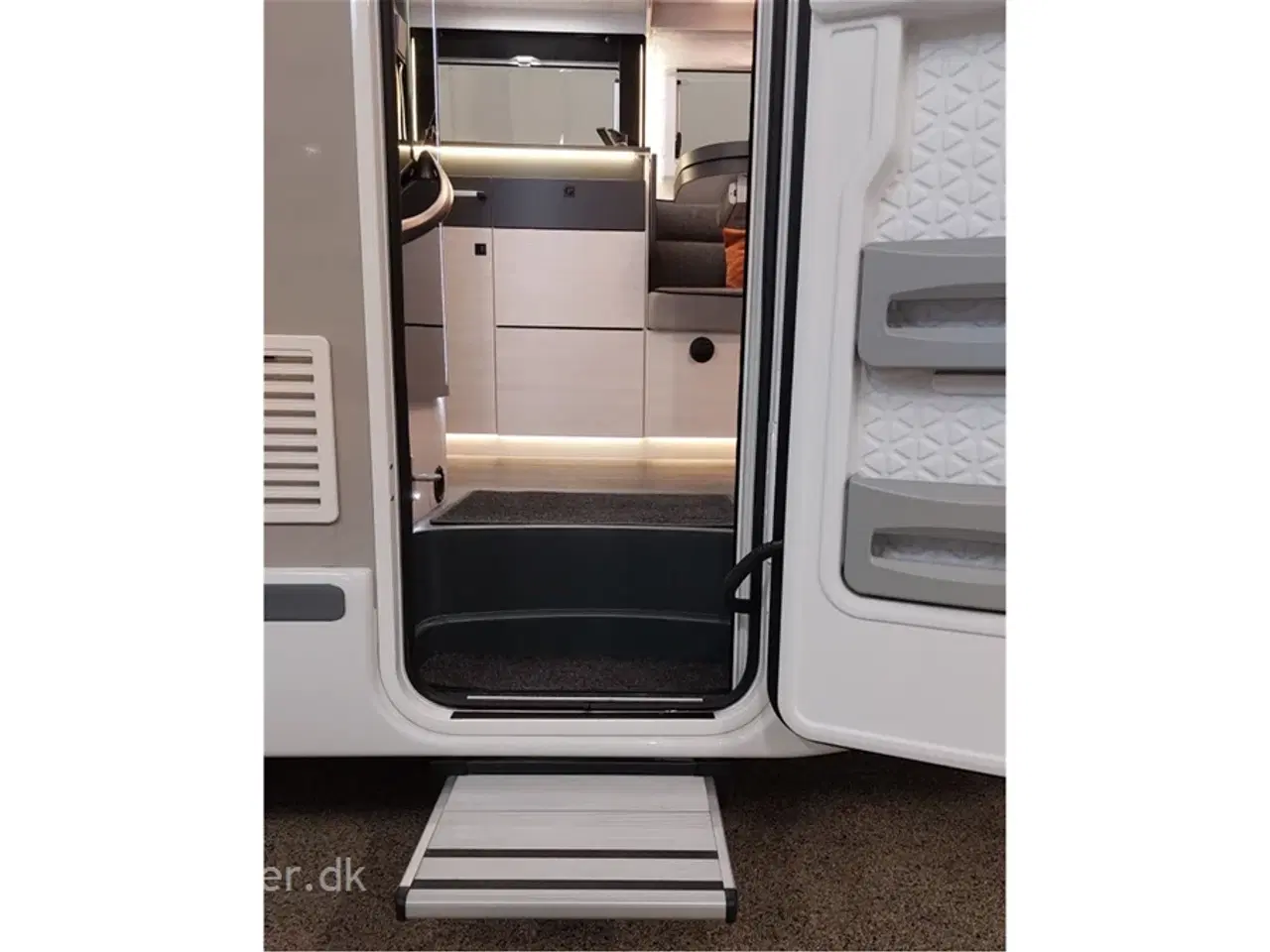 Billede 2 - 2024 - Chausson Titanium 777GA ULTIMATE   KOMISSIONSBIL! Enkeltsenge, lounge, siddegruppe, opredning i siddegruppen. 170HK Aut, markise, solceller mmm