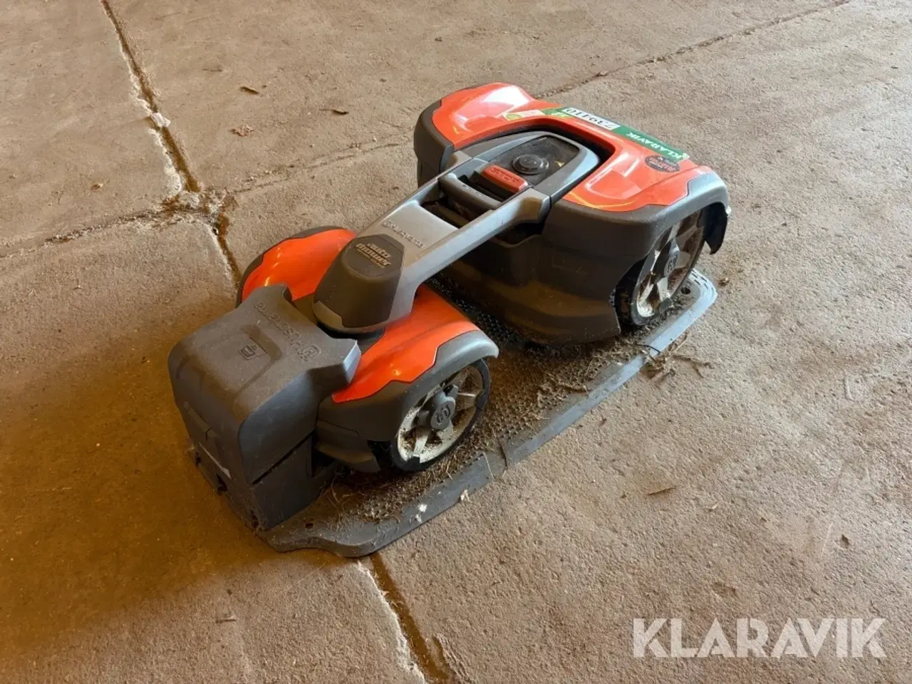 Billede 5 - Robot plæneklipper Husqvarna 550 knækstyret med ladestation