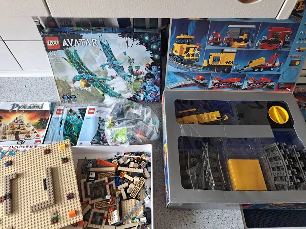 Billede 2 - Lego samling tog samt avatar er ikke komplet der e