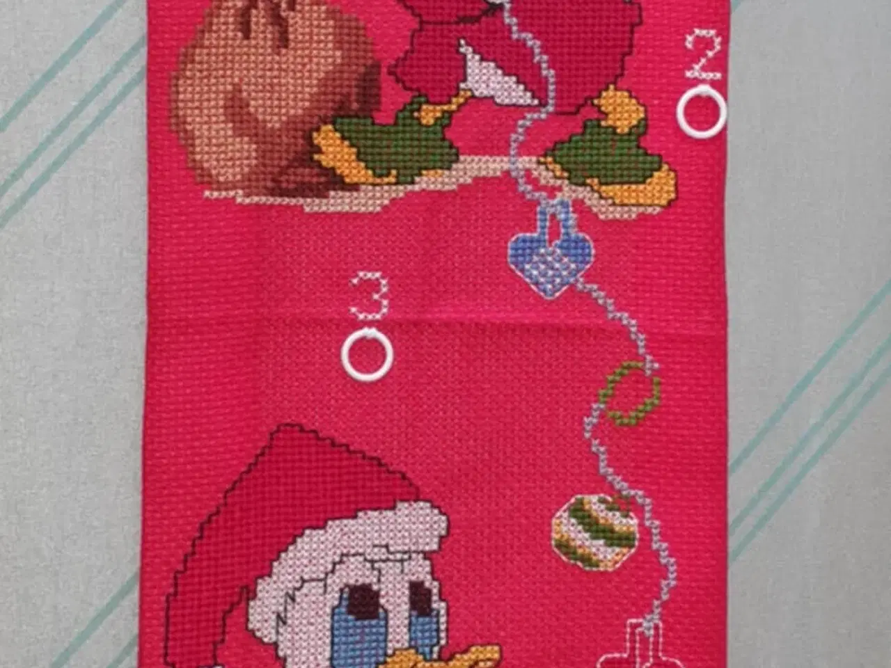 Billede 4 - 5 Nybroderede pakke- og Adventskalendere Disney m.