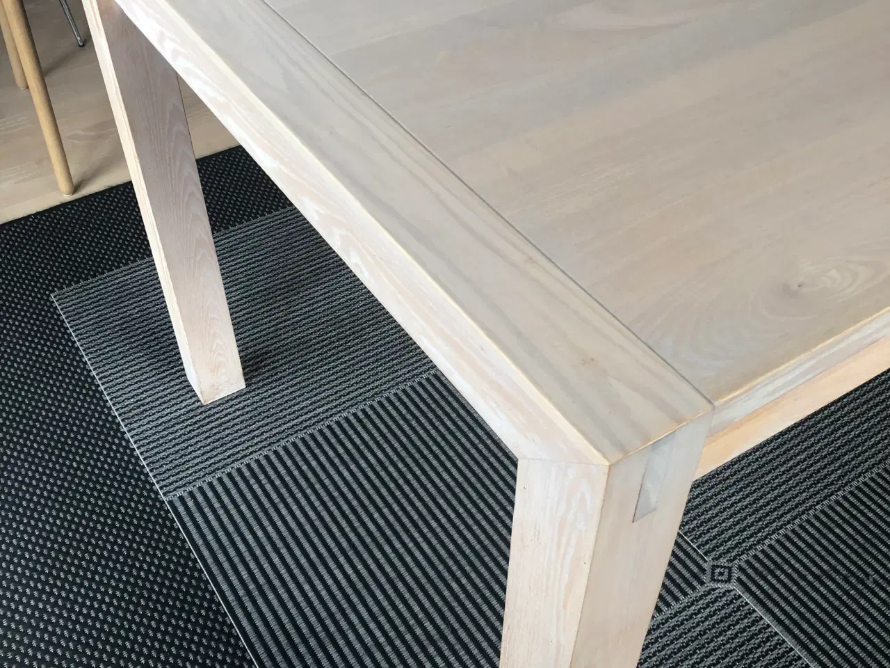 Billede 4 - Spisebord i massiv hvidolieret egetræ