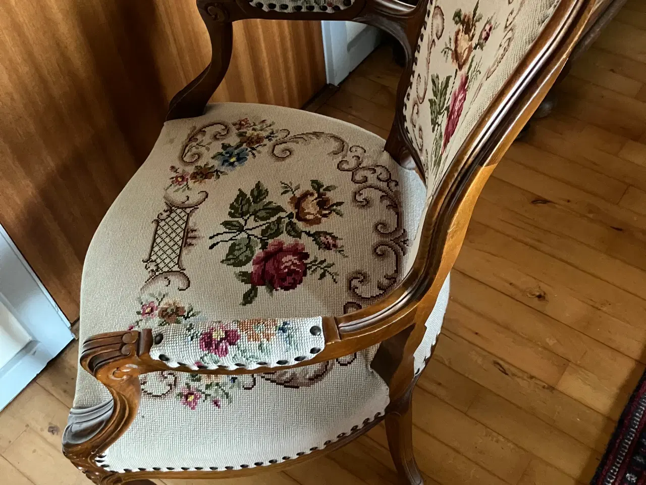 Billede 4 - Stol med broderi