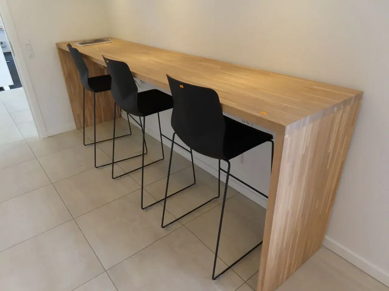 Billede 1 - Højbord med 3 stole 300x61 cm.