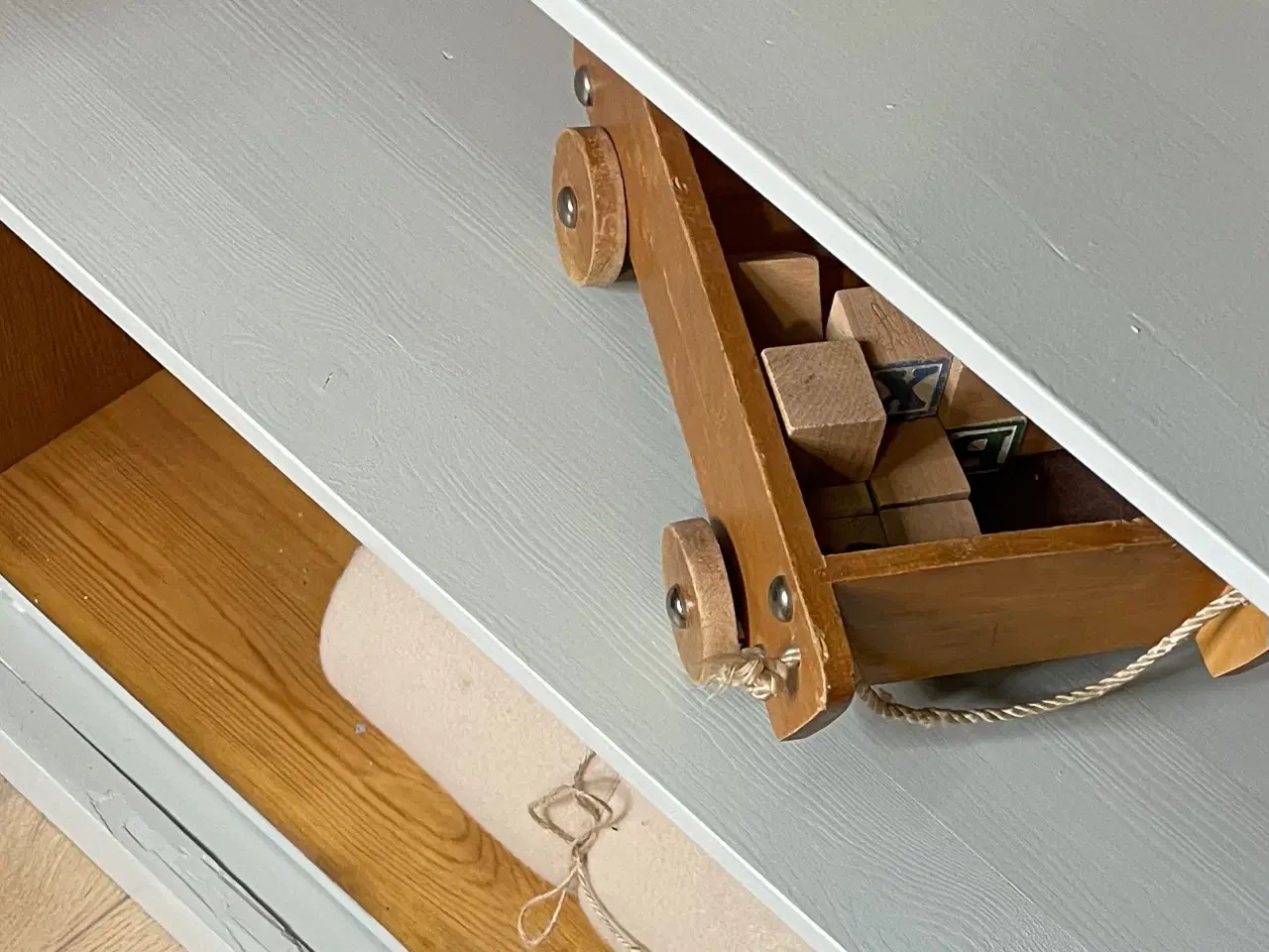 Billede 8 - Lille karlekammerskab 