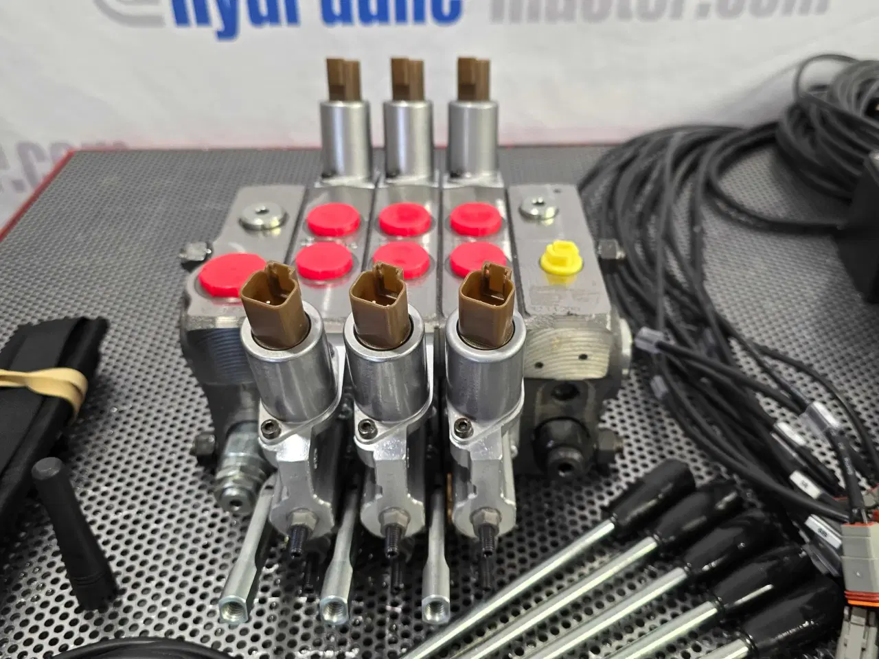 Billede 4 - Walvoil DPX100 3 sektioner + radiofjernbetjening