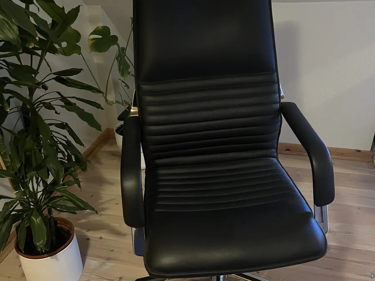 Billede 3 - Flot kontorstol. Model BERG MB 86 med luftpude.