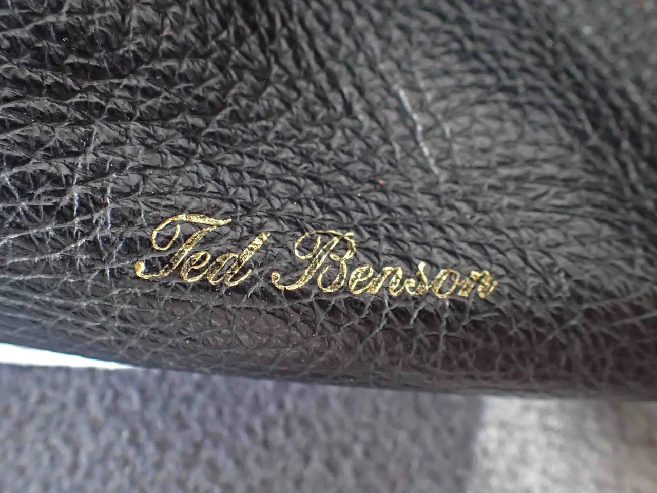 Billede 7 - Lækker Ted Benson skuldertaske i ægte læder.