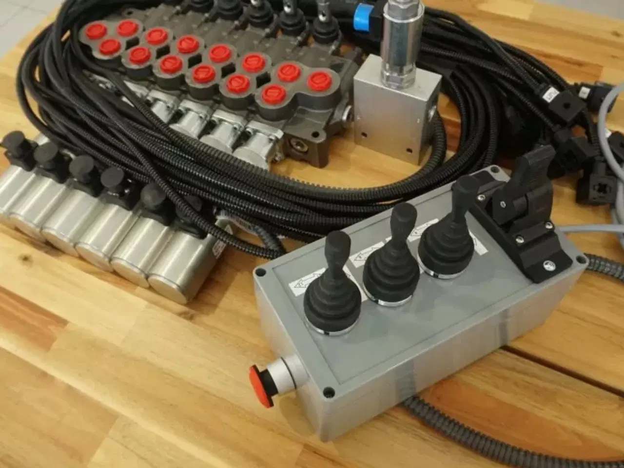 Billede 4 - Kontrolboks  joysticks, fingercontroller, Ventiler
