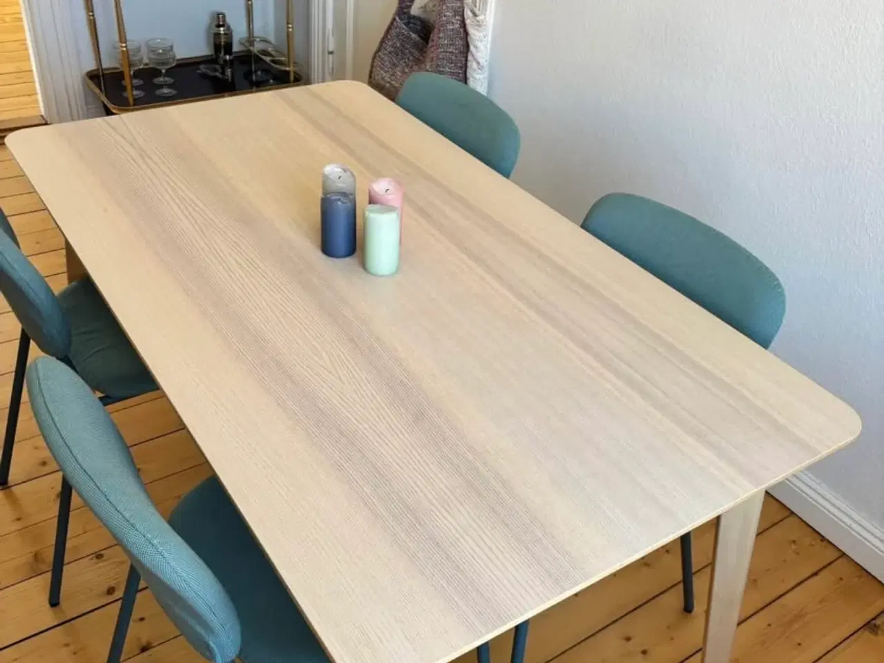 Billede 3 - Lyst spisebord 