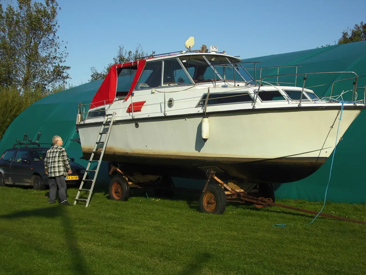Billede 1 - Banner 28 Fod kabinebåd med indenbords motor 