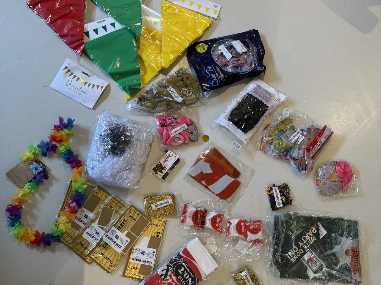 Billede 1 - Mange forskellige sjove ting og pynt til fester