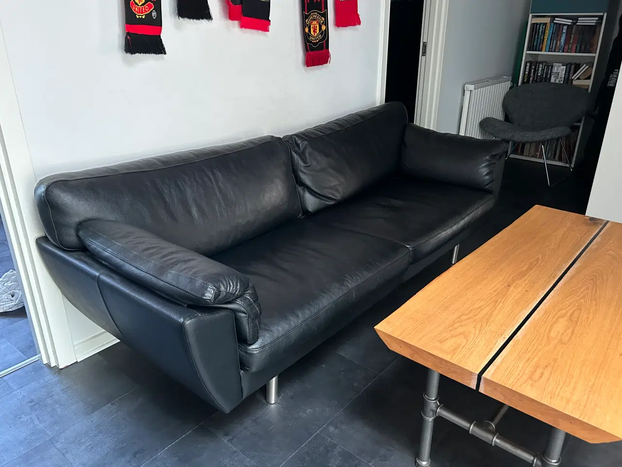 Billede 1 - 3 pers. Sofa, Girona, sort læder m/stål ben
