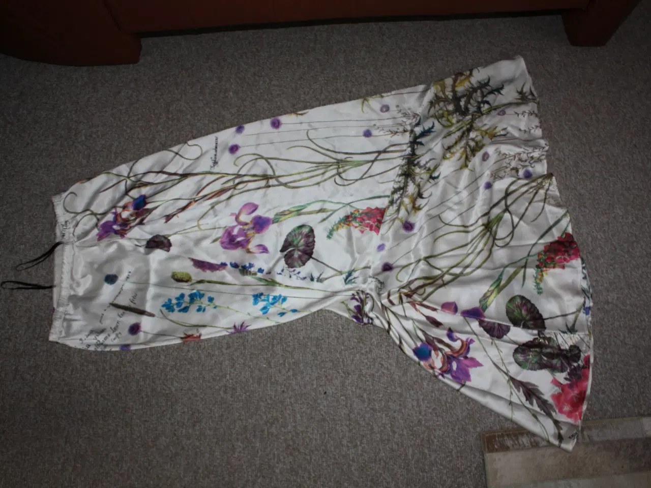 Billede 1 - Nederdel Roberto Cavalli længde 113 cm Silk 100% 