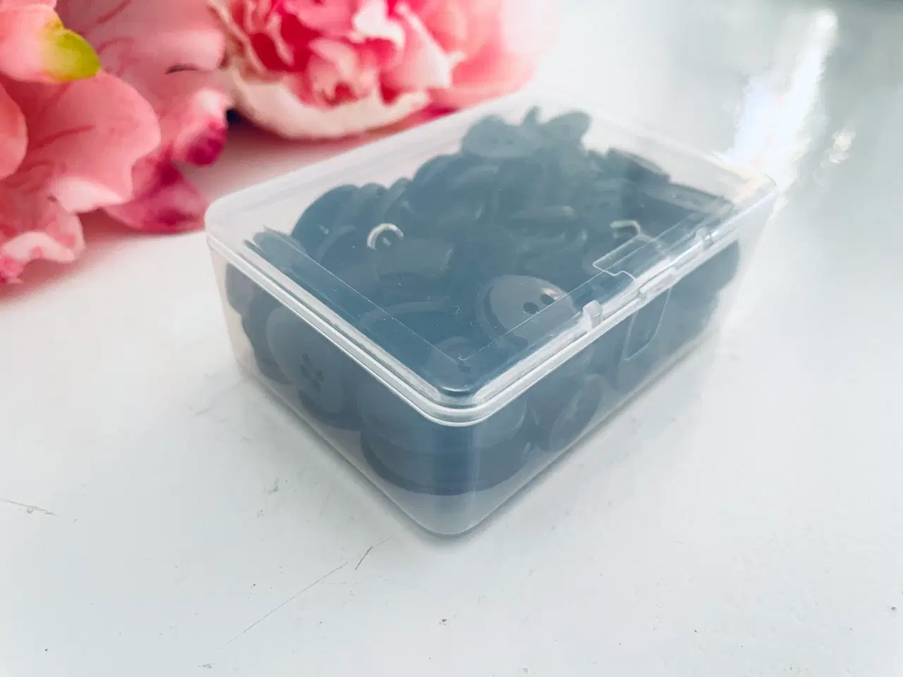 Billede 6 - 80 stk. ældre knapper + opbevaringsæske