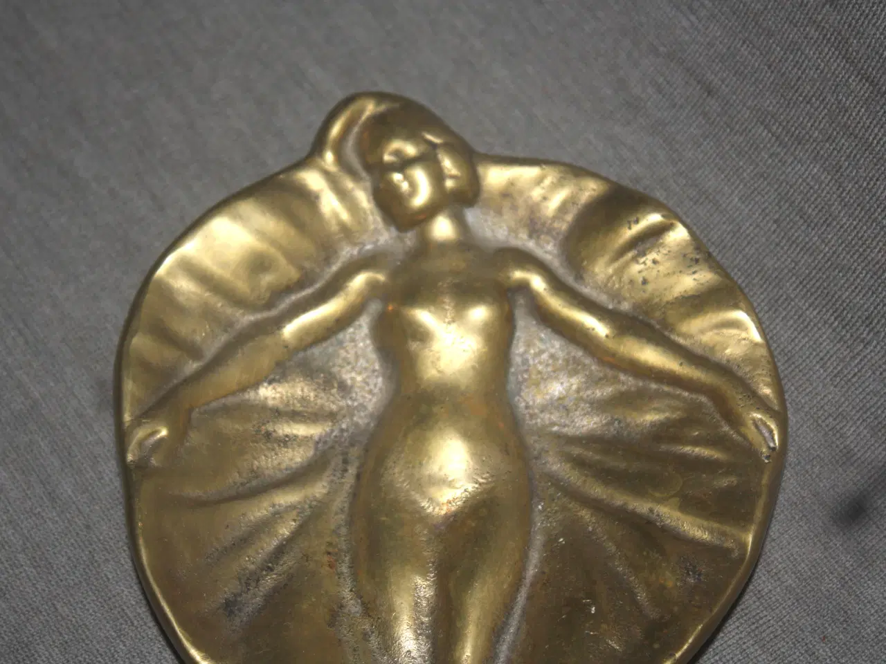 Billede 2 - Messing skål / askebæger med kvinde