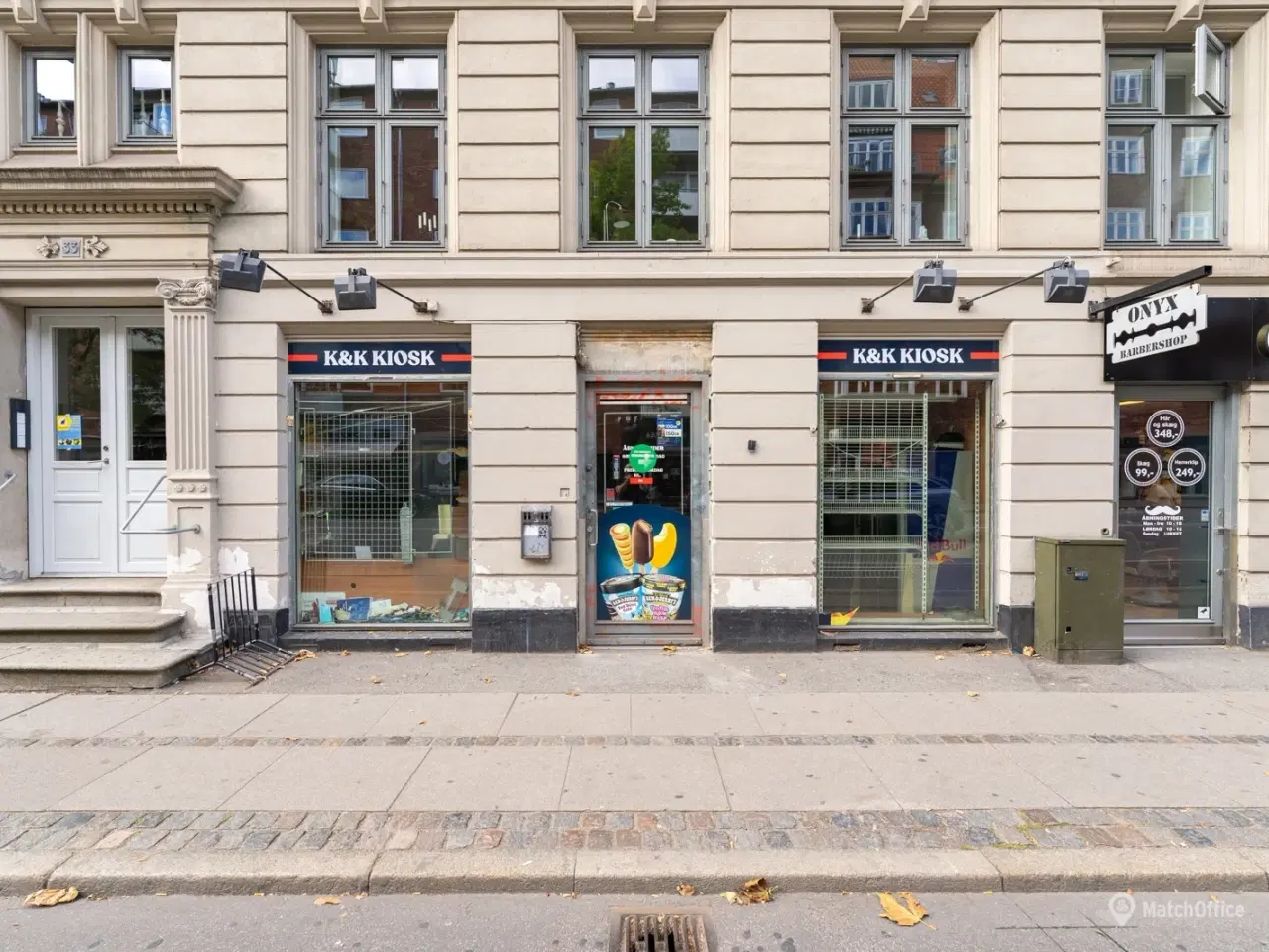 Billede 1 - SÆLGES: Regulær erhvervsejerlejlighed med facade mod Falkoner Allé