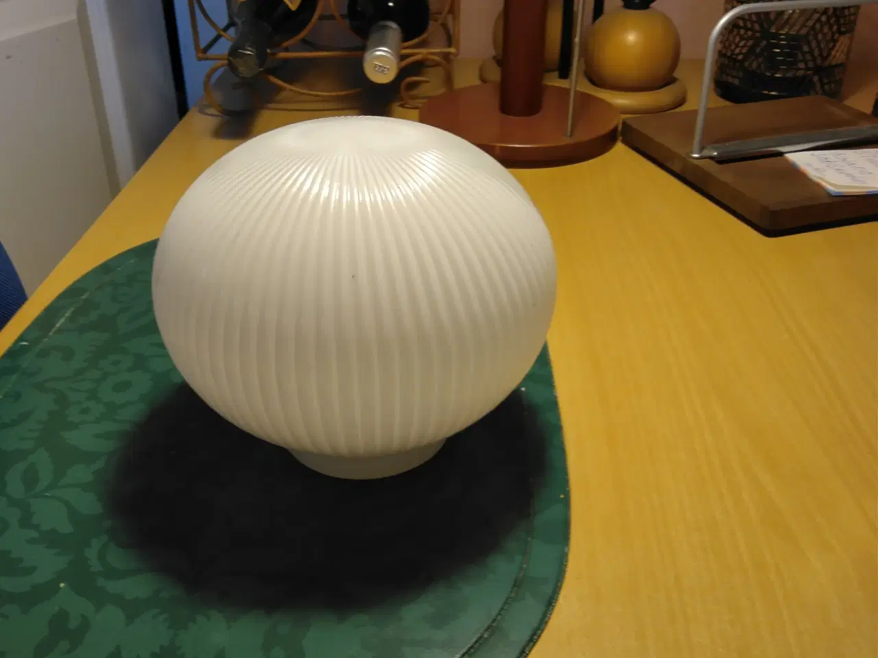 Billede 1 - Hvid glaslampeskærm med mønster