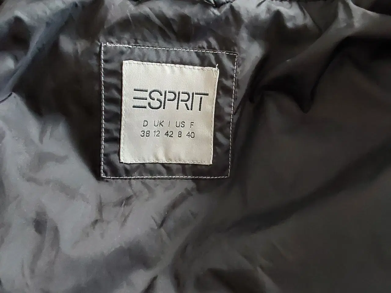 Billede 4 - Esprit dejlig varm jakke sort str. 38