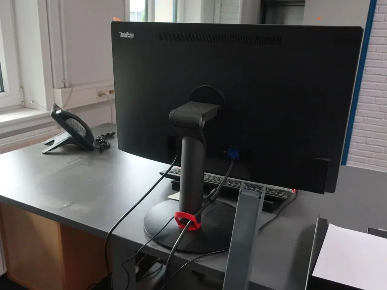 Billede 5 - IT-udstyr på skrivebord