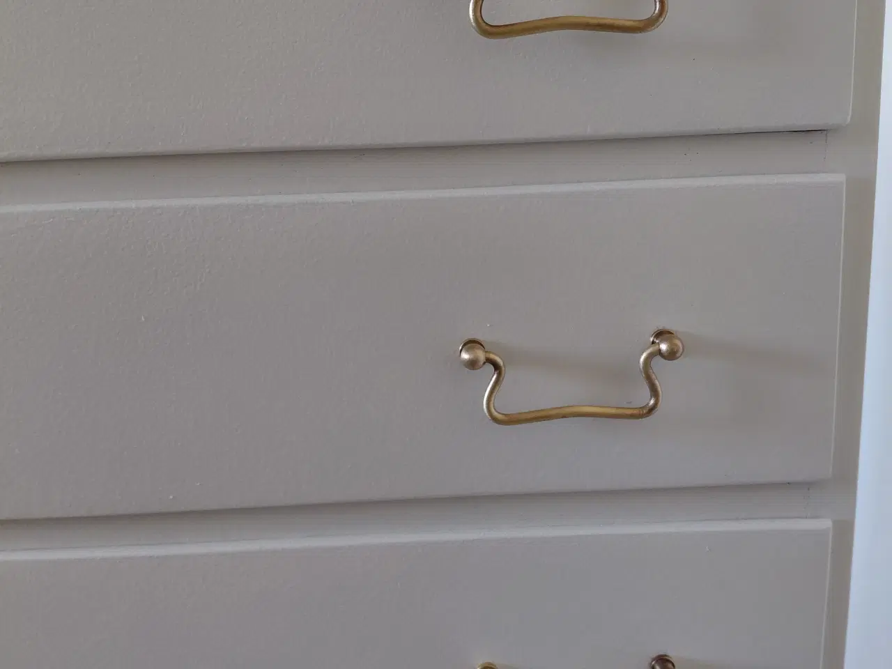 Billede 3 - Vintage kommode med sødt blomsterprint i skufferne