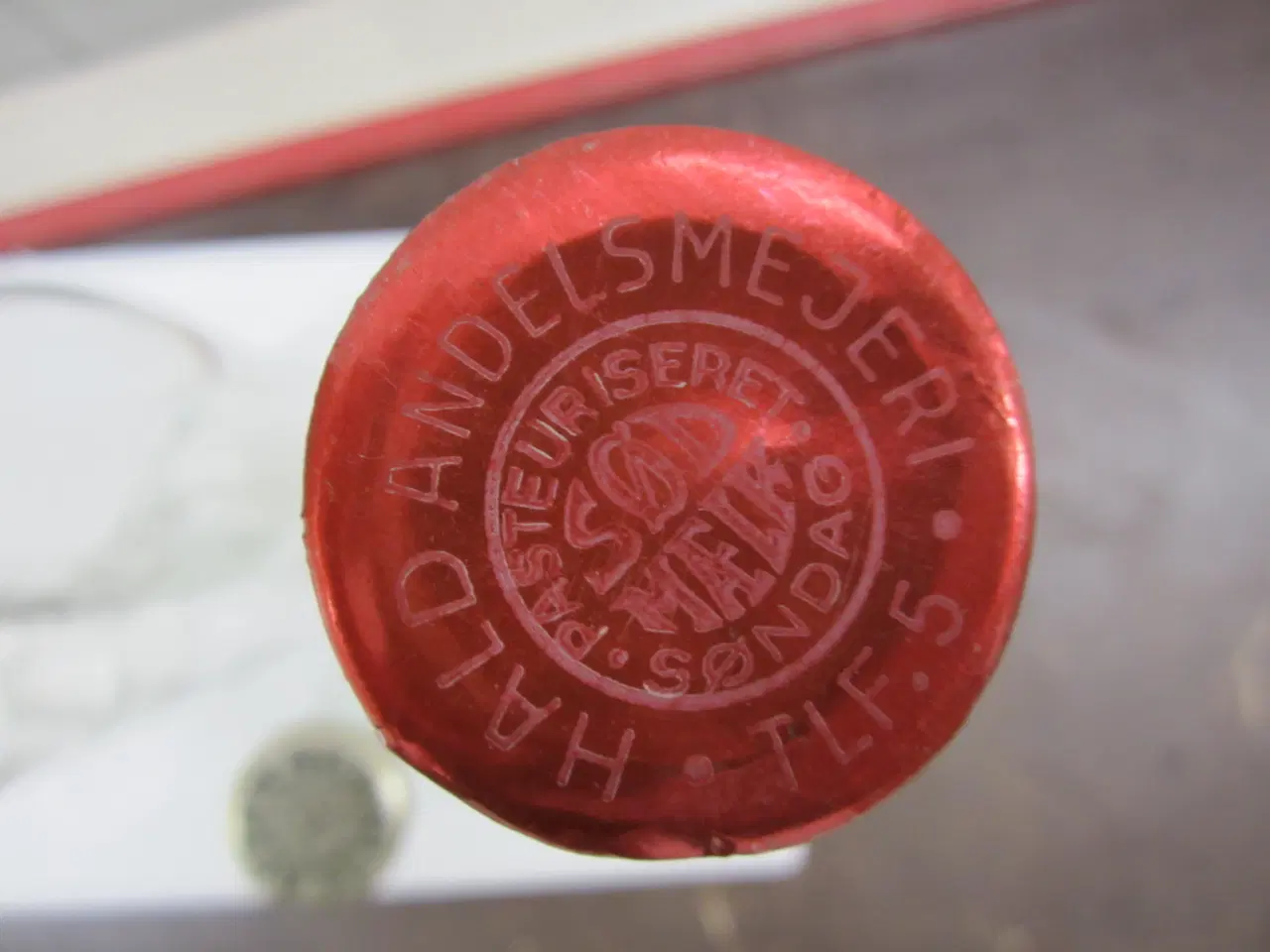 Billede 6 - Gamle mælkeflasker med kapsler