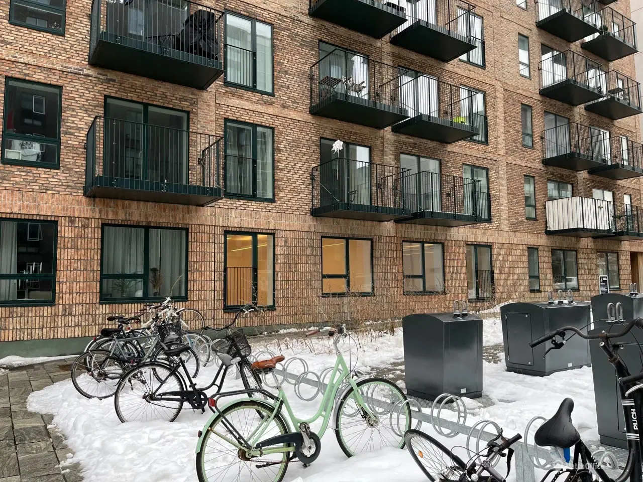 Billede 2 - Lyst kontorlokale med eget køkken og bad – tæt på metro