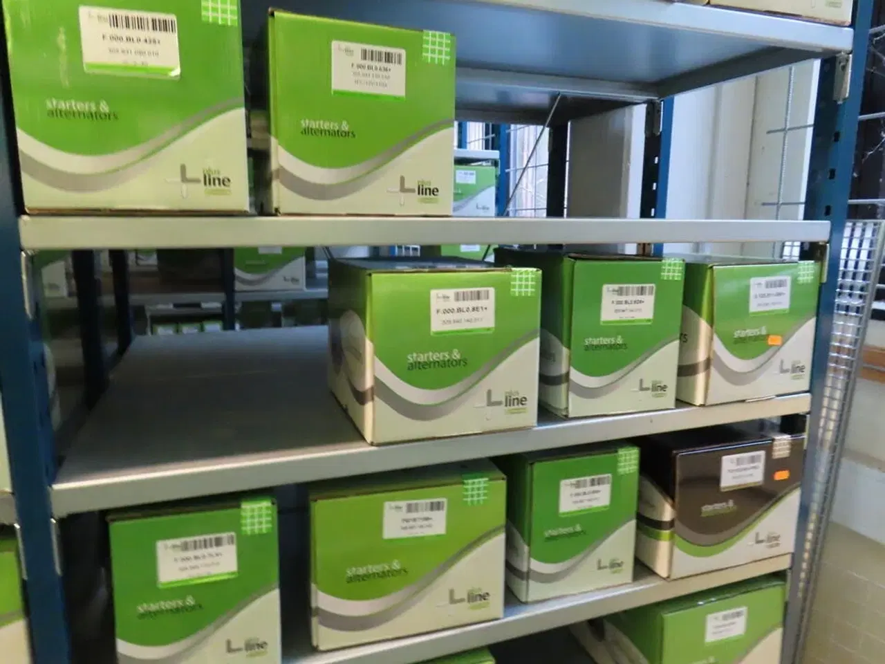 Billede 31 - 16 fag med startere og generatorer