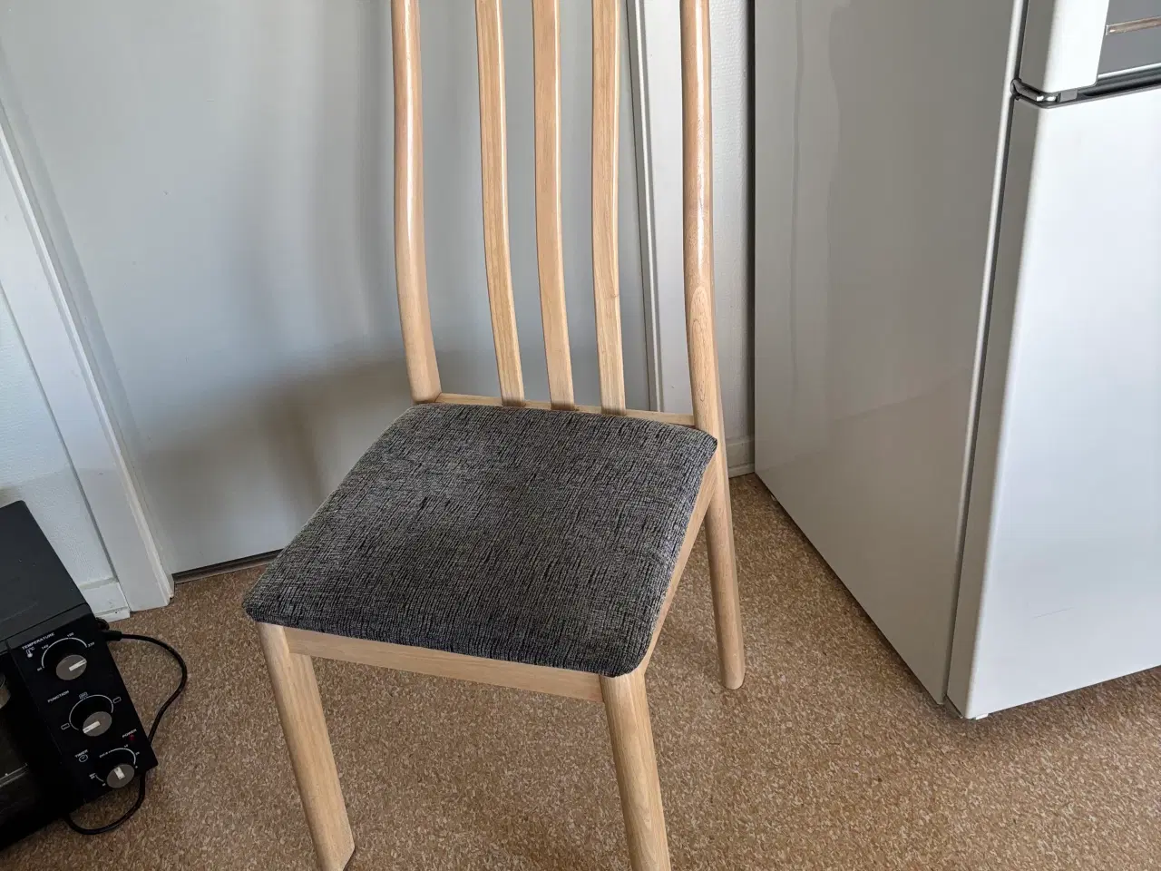Billede 2 - Spisebord med 4 stole