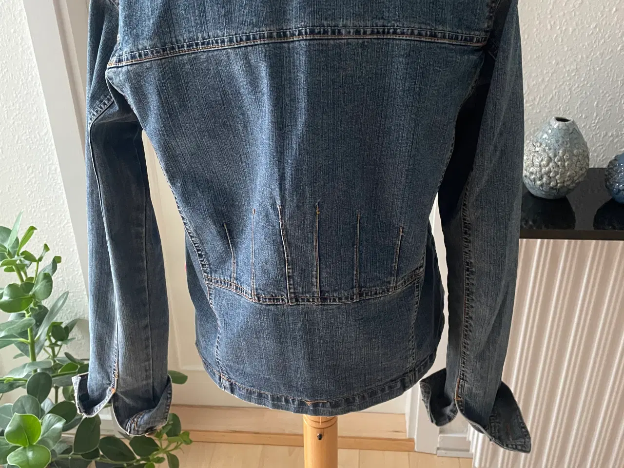 Billede 2 - Denim jakke L