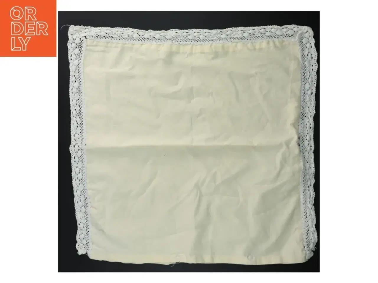 Billede 1 - Hvid serviet med blondekant (str. 40 x. 44 cm)