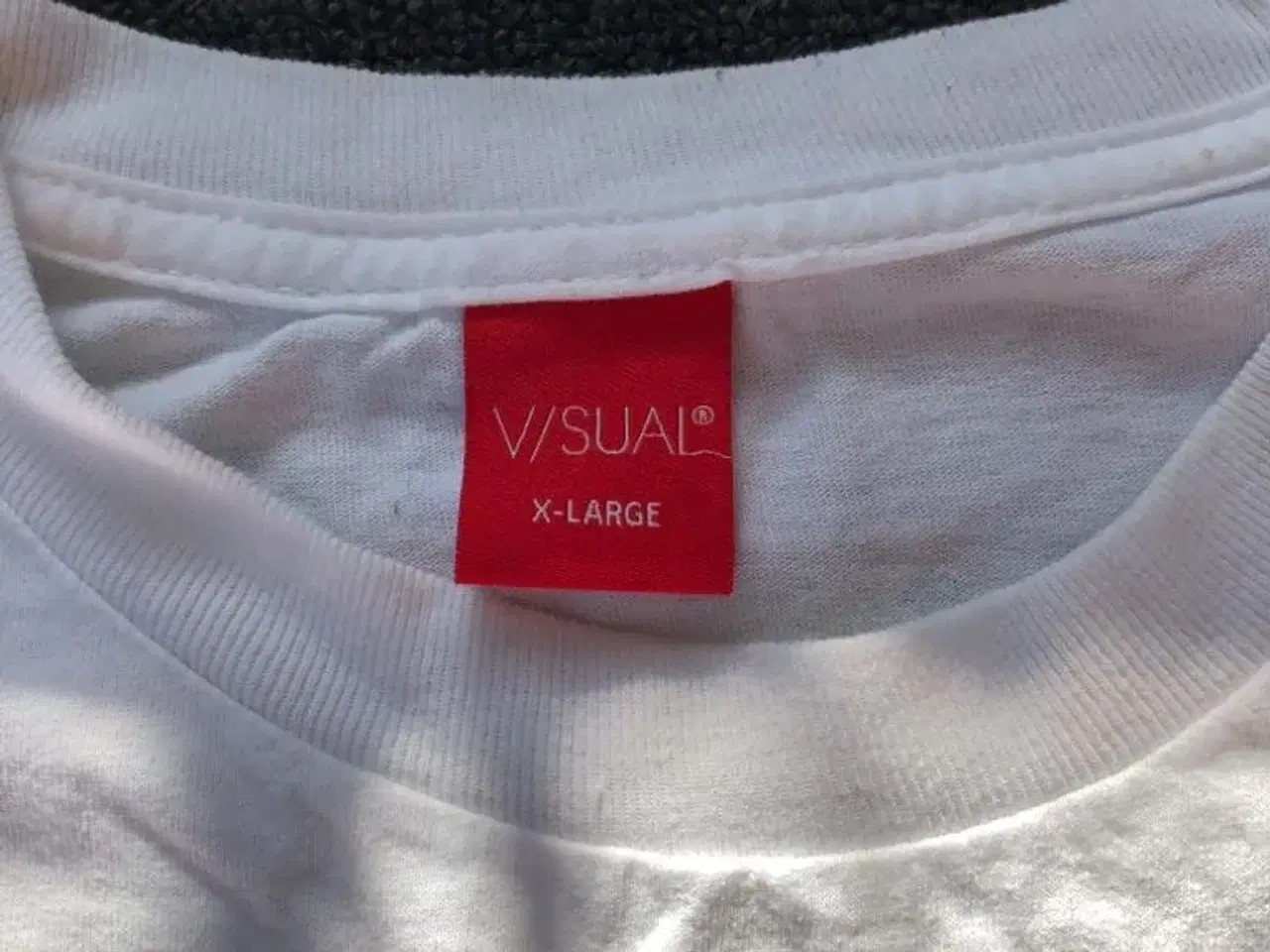 Billede 2 - T-shirt som ny