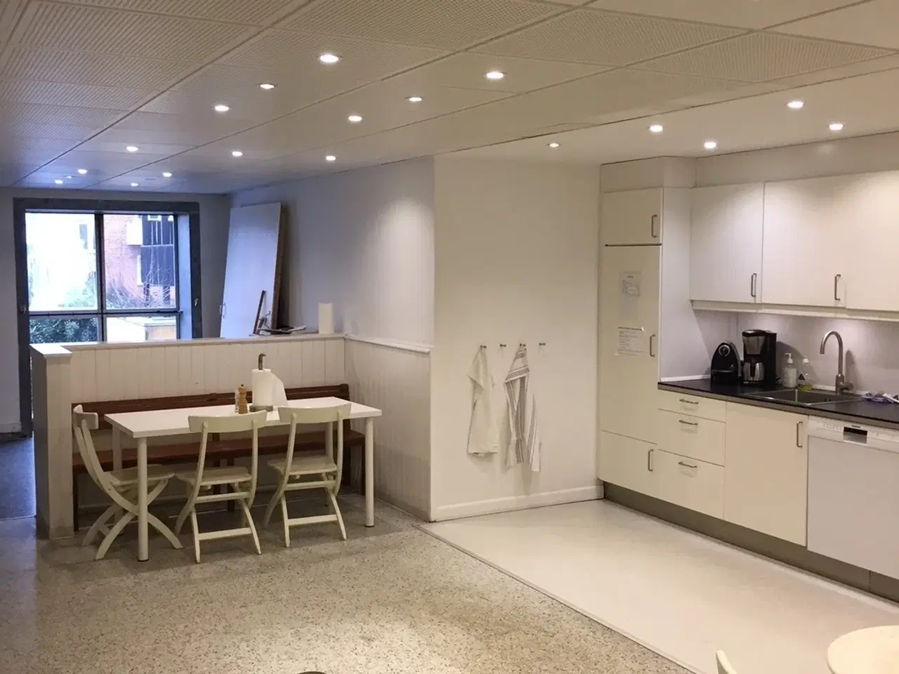 Billede 12 - Velbeliggende lager udlejes nu på Strandvejen. Klampenborg