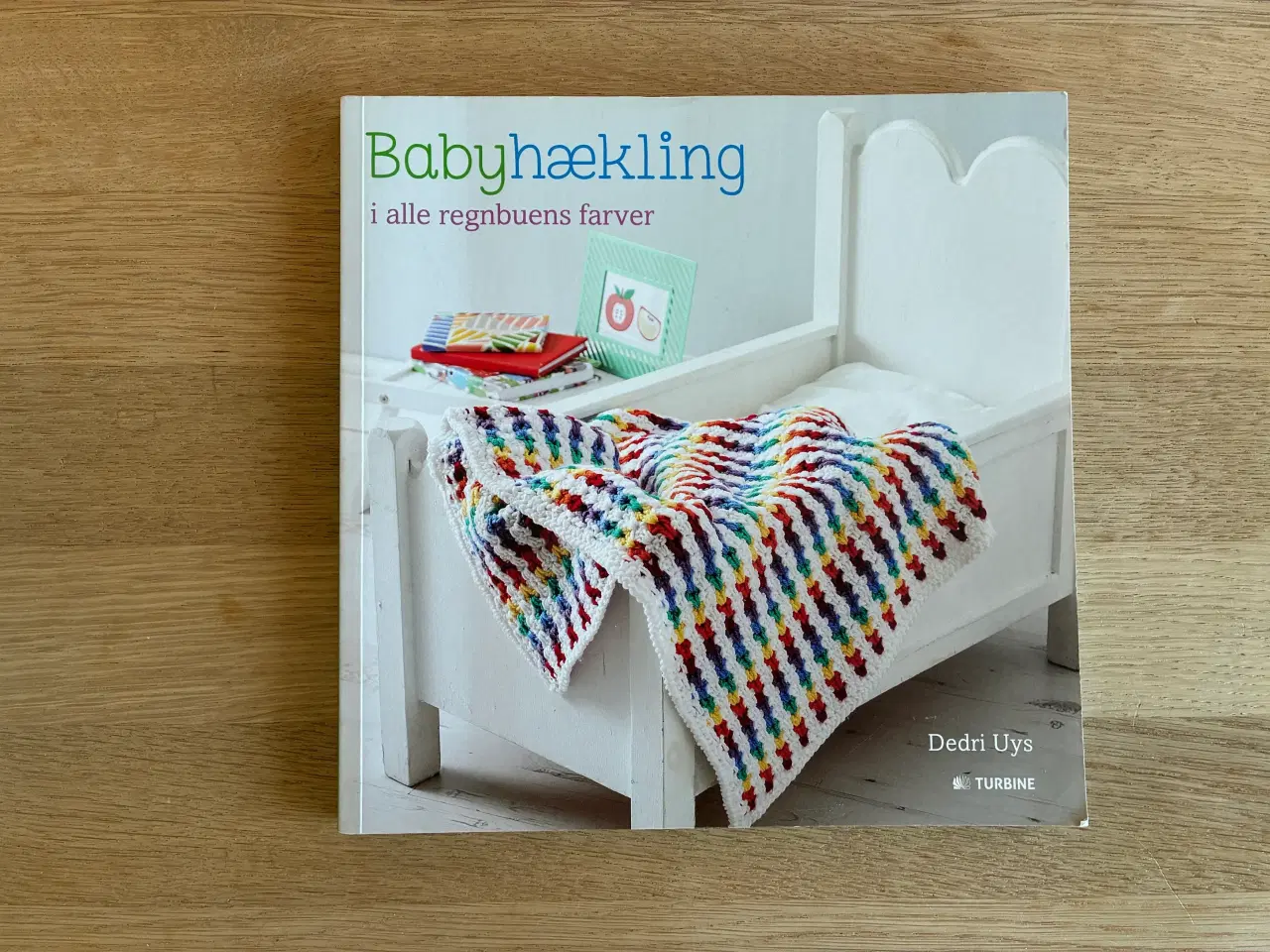 Billede 1 - Babyhækling i alle regnbuens farver  af Dedri Uys